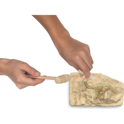 Igráček Paleontoložka - figurka s vykopávkami dinosaurů Parasaurolophuse a Diplodocuse